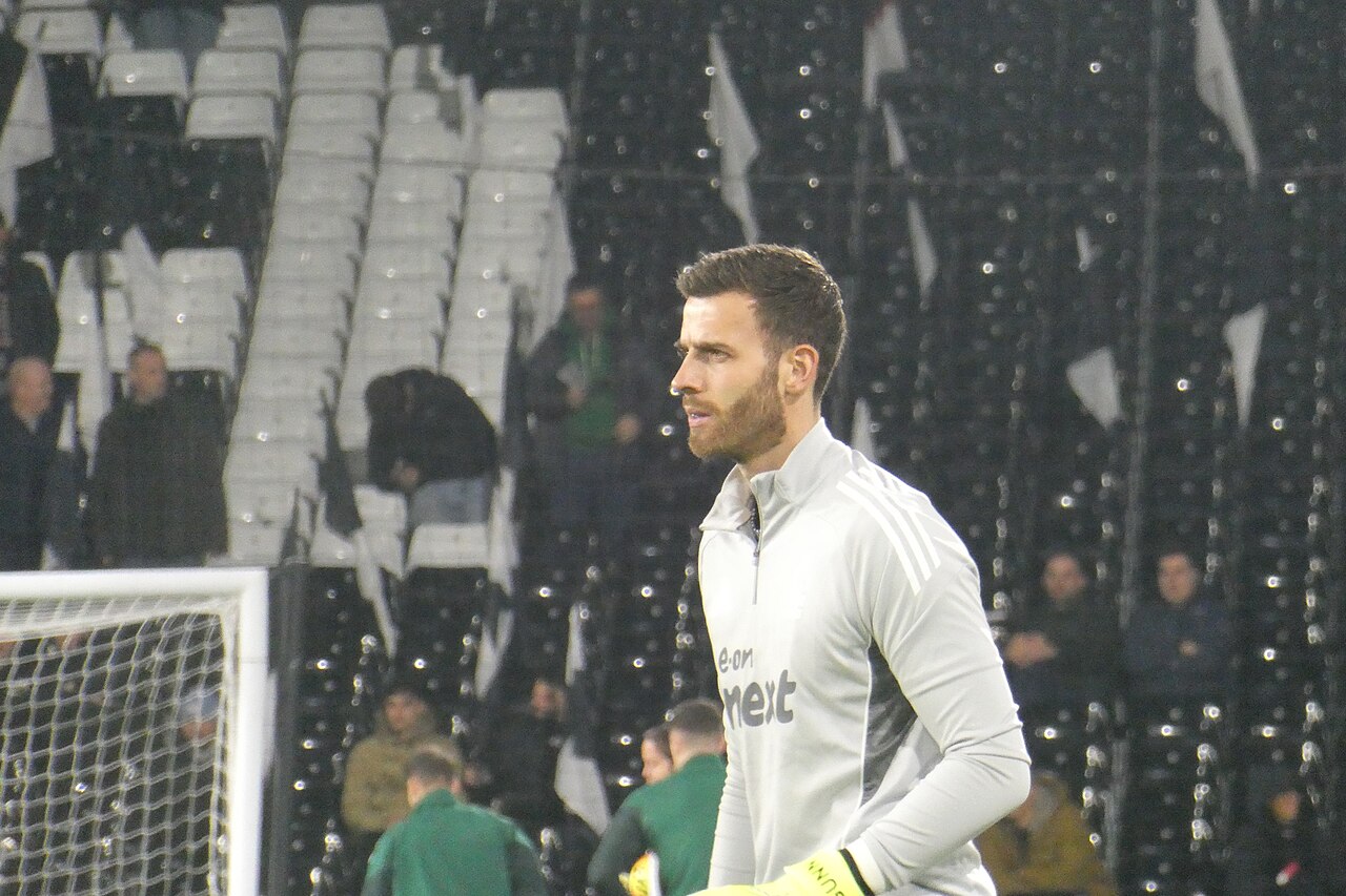 Angus Gunn